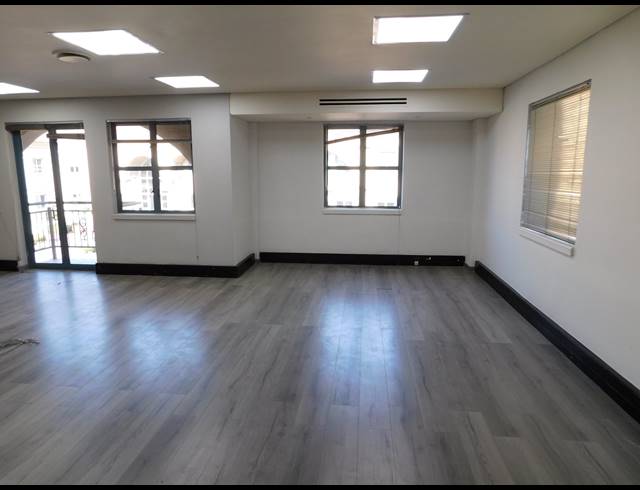 188M² OFFICE TO LET IN HYDE PARK